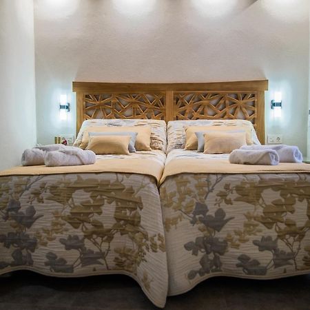 Apartamentos Turisticos El Altozano Fuentes de León Eksteriør bilde