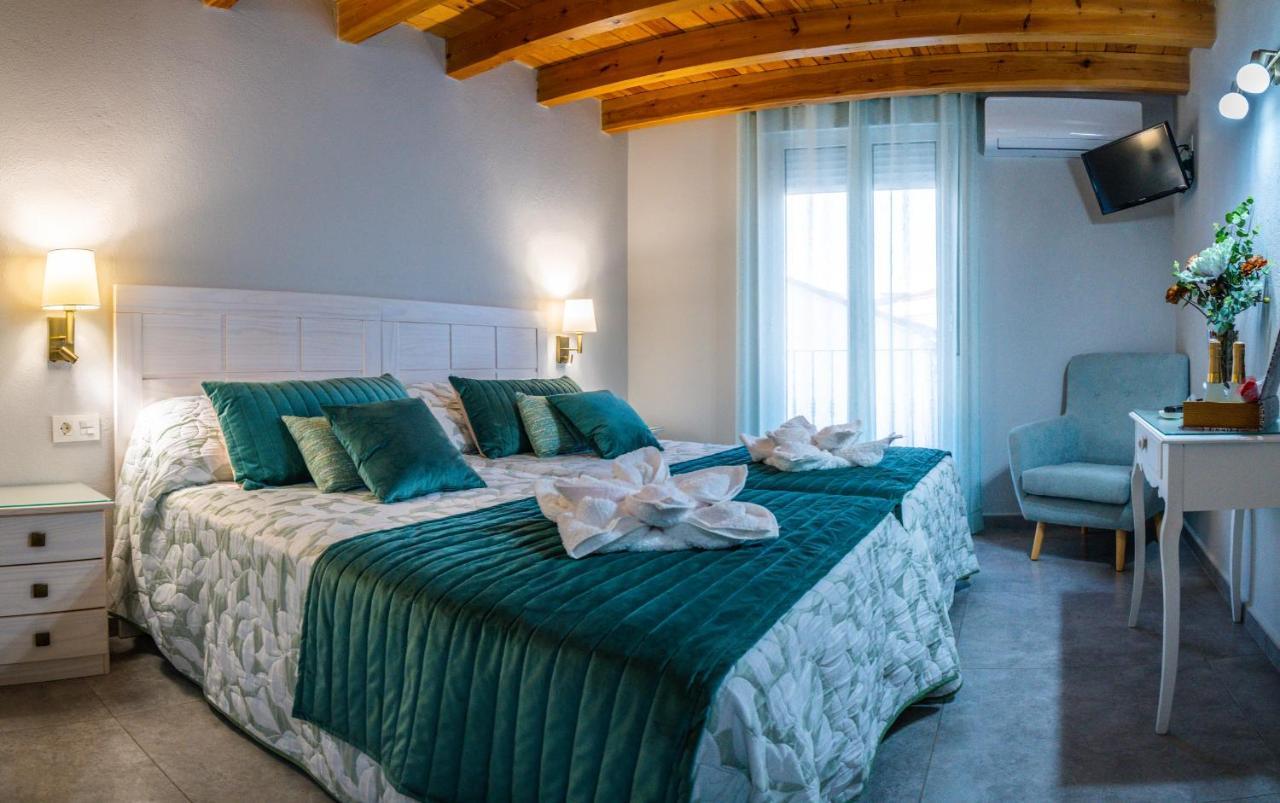 Apartamentos Turisticos El Altozano Fuentes de León Eksteriør bilde